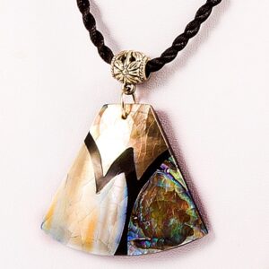 Кулон “Пирамида”, камень перламутр