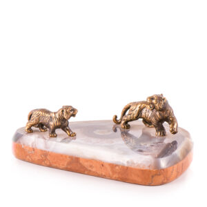 Композиция из камня “Два тигра” Драгоценный камень агат, мрамор