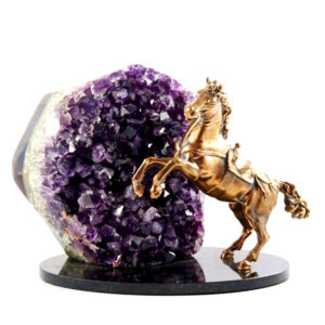 Фигурка «Конь цирковой» из камня аметист, основание празиолит, 203 мм