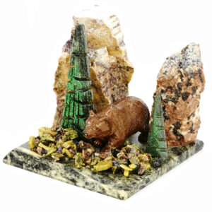 Композиция из камня «Медведь» Драгоценный камень змеевик, литьевой мрамор