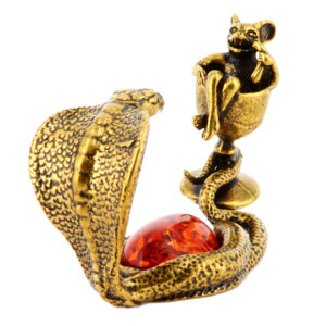 Композиция из камня «Кобра и мышь» Драгоценный камень янтарь Литье бронза