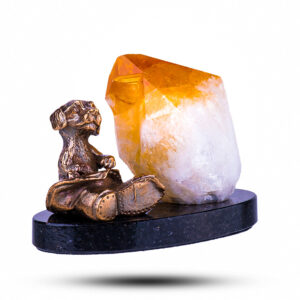 Фигурка из камня «Барбос с ботинком» Камень цитрин