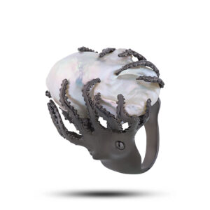 Кольцо серебряное с камнем жемчуг, размер 18