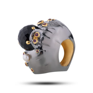Кольцо серебряное, камни шерл, родолит, жемчуг, размер 17,75