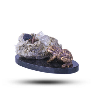 Фигурка «Жаба и сверчок», камни апофиллит, кварц, пирит, 50 мм