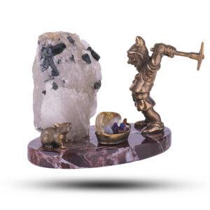 Фигурка «Гном с кайлом», камни турмалин, кварц, 80 мм