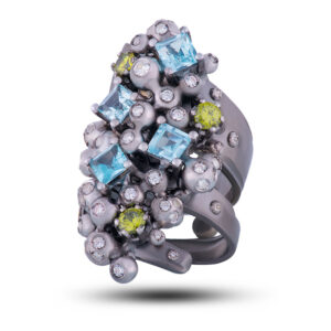 Кольцо серебряное, камни топаз, фианит, размер 19