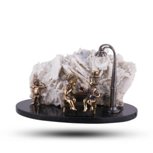 Фигурка «Влюбленные на скамейке», камни халцедон, кальцит, 120 мм