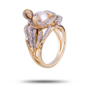Кольцо золотое, камни бриллиант, жемчуг, размер 18,5