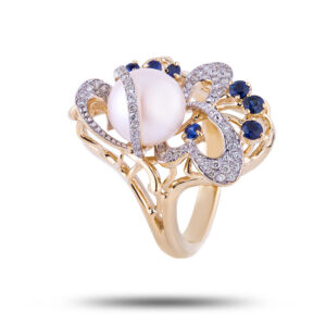 Кольцо золотое, камни бриллиант, жемчуг, сапфир, размер 18