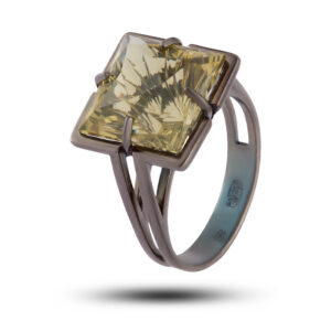 Серебряное кольцо с камнем оливковый кварц, размер 18