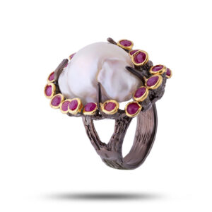 Кольцо серебряное, камни жемчуг, рубин, размер 18,5