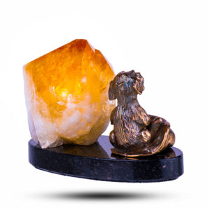 Фигурка из камня «Барбос с ботинком» Камень цитрин