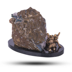 Фигурка «Гном и зайцы» из камня аметист, 10 см