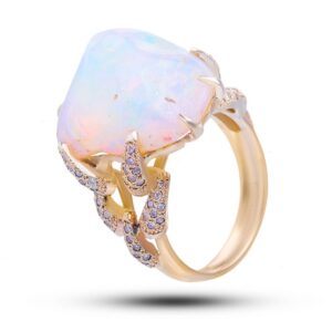 Эксклюзивное кольцо с камнем Опал