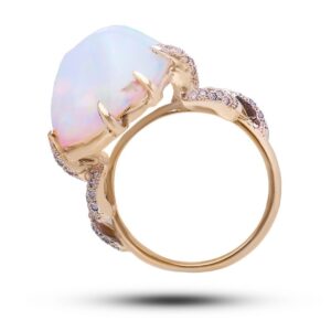Эксклюзивное кольцо с камнем Опал