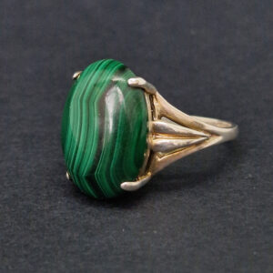 Кольцо “Кабо”, камень малахит, серебро, размер 18,5