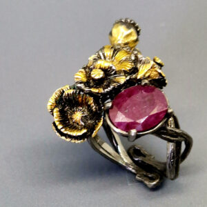 Кольцо "Мак", камни корунд, рубин, серебро, размер 18, Арт. 154792