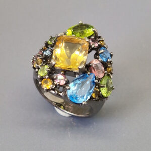 Кольцо НГ-2433, камни аметист, топаз, радолит, тсаворит, цитрин, размер 18