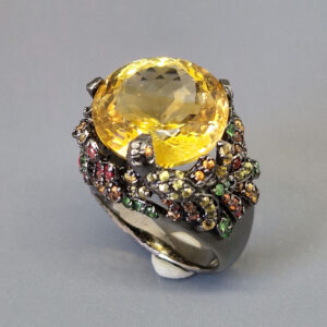 Кольцо НГ-3569, камни цитрин, корунд, сапфир, тсаворит, размер 18