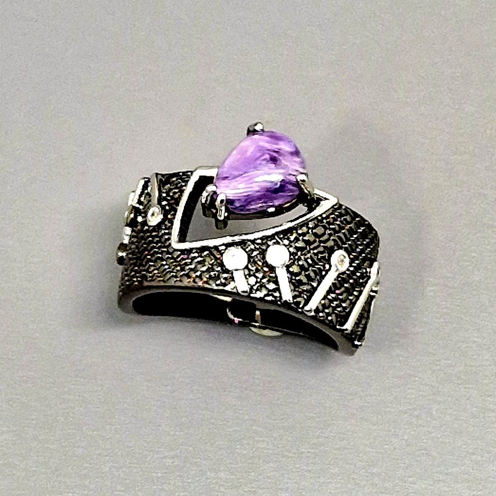 Кольцо из камней чароит, фианит, ювелирный сплав, чернение, размер 17, Арт. НГ-10831