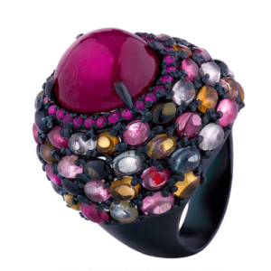 кольцо с рубином и самоцветами
