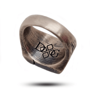 Серебряное кольцо с сапфиром корундом, кольцо-печатка